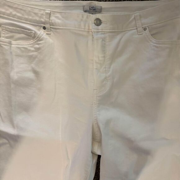 Croft & Barrow plus size 20 below knee length white shorts - Picture 2 of 5